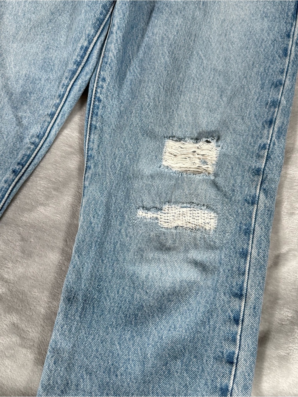 Levis 501 Slim Fit Jeans Womens 27x26 (Fits 27x25) Light Wash Distressed - Picture 2 of 16